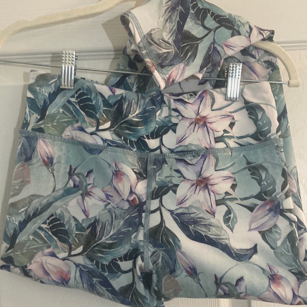 Evolution & Creation High Waisted 7/8 Leggings M